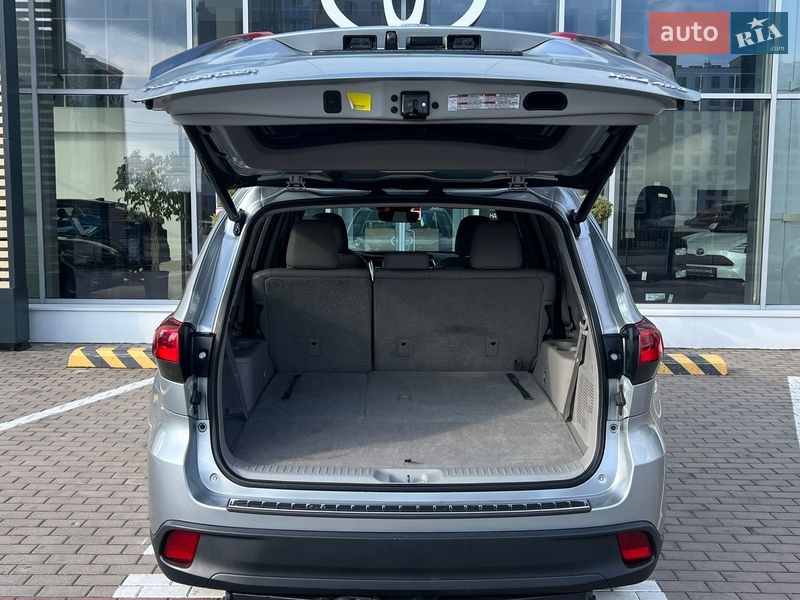 Внедорожник / Кроссовер Toyota Highlander 2018 в Чернигове