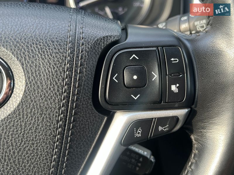 Внедорожник / Кроссовер Toyota Highlander 2018 в Чернигове