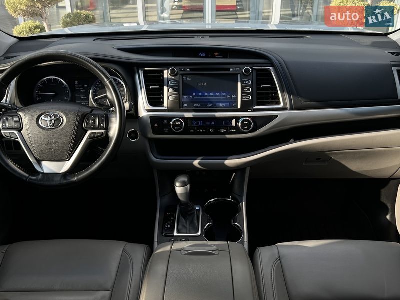 Внедорожник / Кроссовер Toyota Highlander 2018 в Чернигове