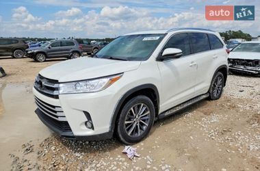 Внедорожник / Кроссовер Toyota Highlander 2017 в Ровно