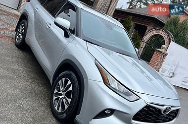 Позашляховик / Кросовер Toyota Highlander 2020 в Обухові