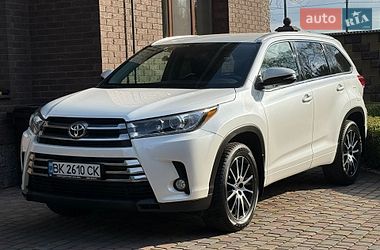 Внедорожник / Кроссовер Toyota Highlander 2019 в Ровно