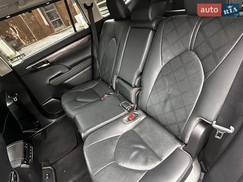 Toyota Highlander 2020 VIN 5TDLZ3BH10S036882 фото оголошення 17 з 59