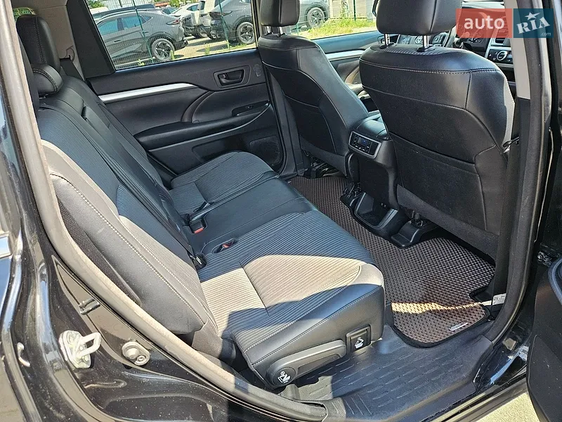 Toyota Highlander 2018 VIN 5TDBZRFH5JS899680 фото оголошення 19 з 75