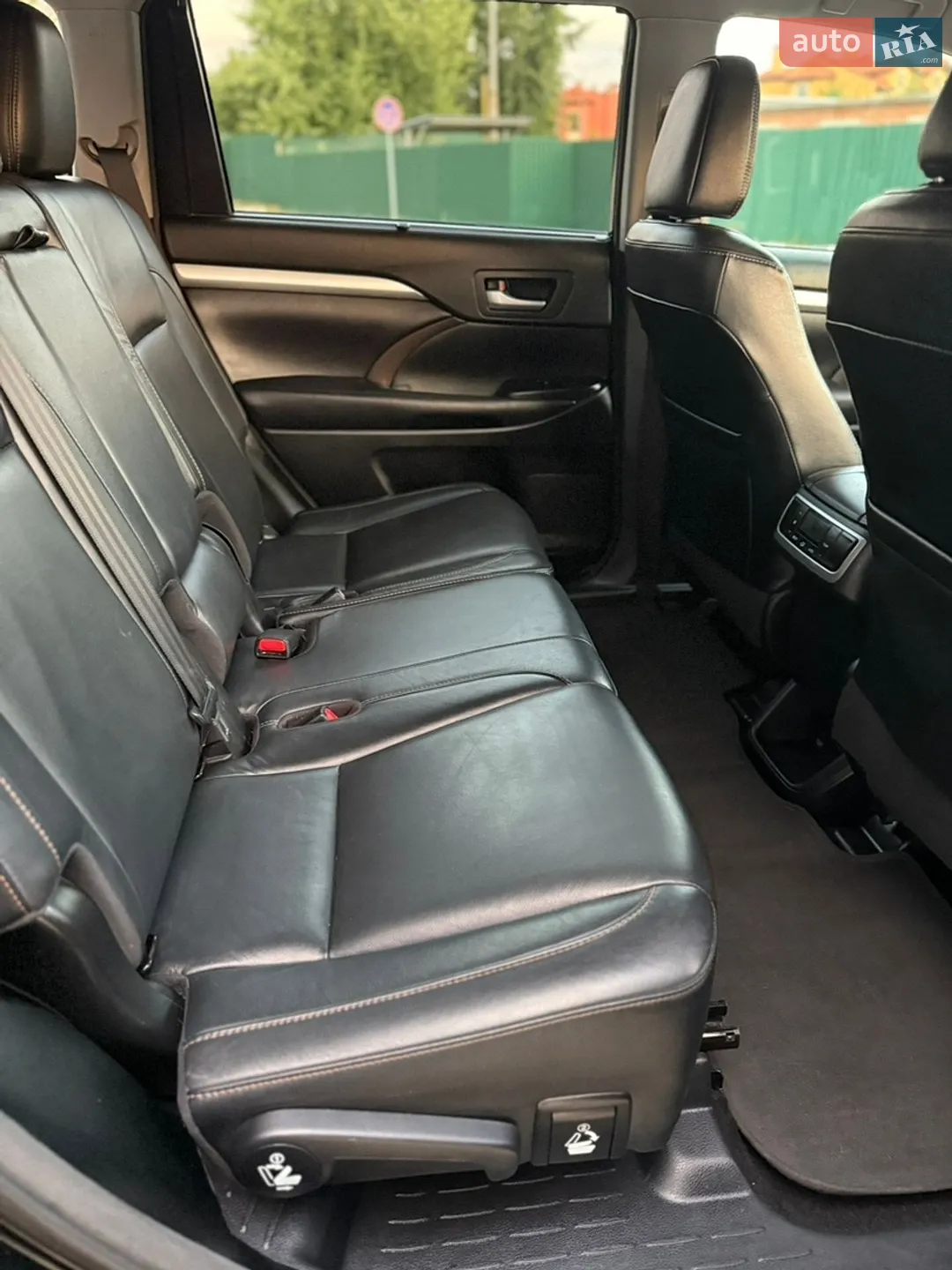 2017 Toyota Highlander - мініатюра 8