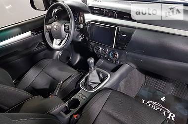 Внедорожник / Кроссовер Toyota Hilux 2015 в Киеве