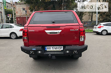 Внедорожник / Кроссовер Toyota Hilux 2017 в Харькове