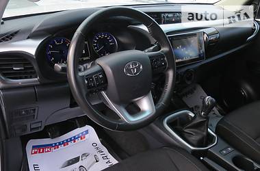 Пикап Toyota Hilux 2015 в 