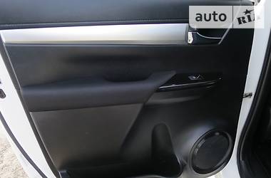 Пикап Toyota Hilux 2015 в 