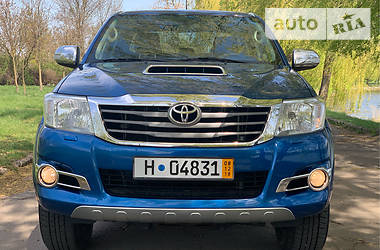 Внедорожник / Кроссовер Toyota Hilux 2016 в Ровно