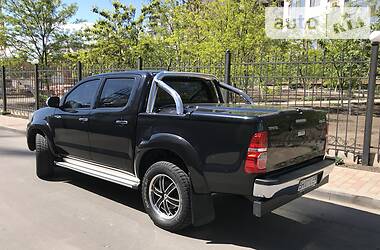 Позашляховик / Кросовер Toyota Hilux 2014 в 