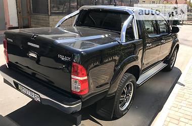 Позашляховик / Кросовер Toyota Hilux 2014 в 