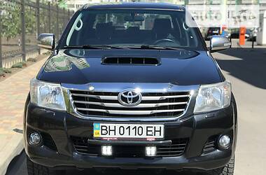 Позашляховик / Кросовер Toyota Hilux 2014 в 