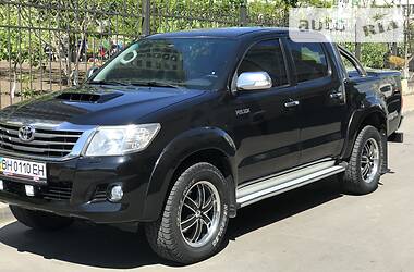 Позашляховик / Кросовер Toyota Hilux 2014 в 
