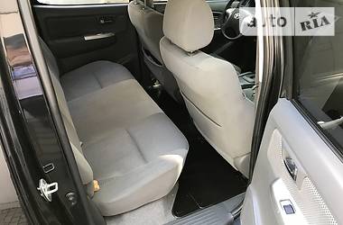 Позашляховик / Кросовер Toyota Hilux 2014 в 