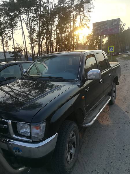 Пикап Toyota Hilux 2001 в 