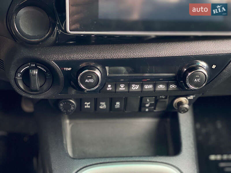 Пикап Toyota Hilux 2017 в Ужгороде
