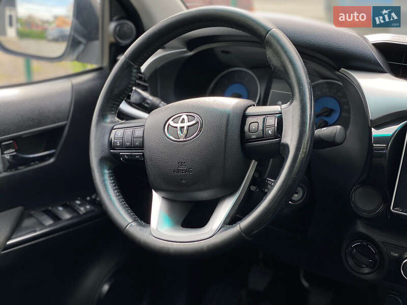 Пикап Toyota Hilux 2017 в Ужгороде