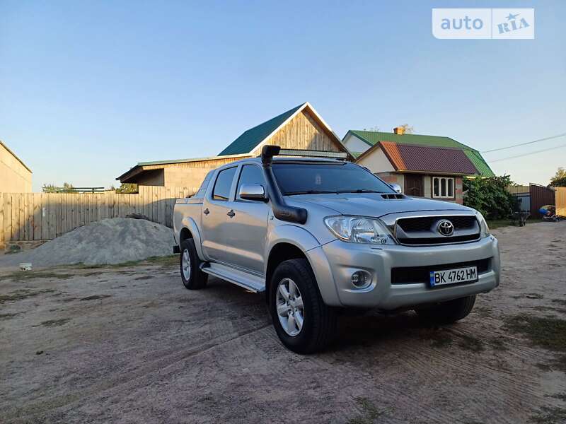 Пикап Toyota Hilux 2011 в Сарнах