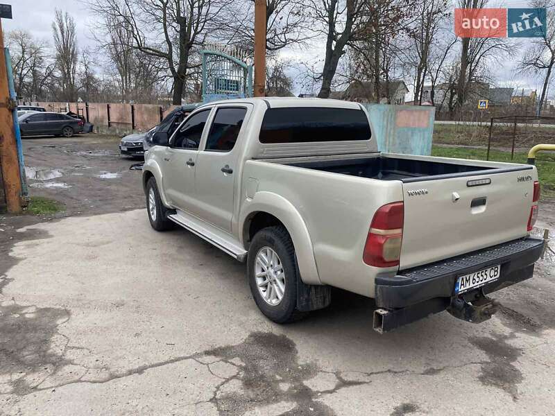 Пикап Toyota Hilux 2012 в Казатине