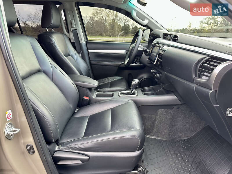 Пікап Toyota Hilux 2016 в Дніпрі