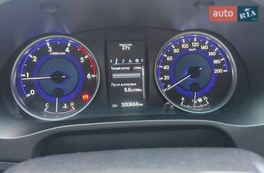 Пикап Toyota Hilux 2016 в 