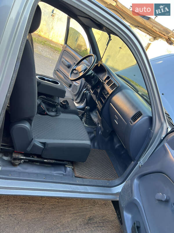 Пікап Toyota Hilux 2005 в Кривому Розі