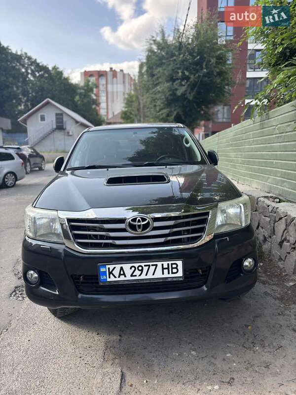 Пикап Toyota Hilux 2013 в Тернополе