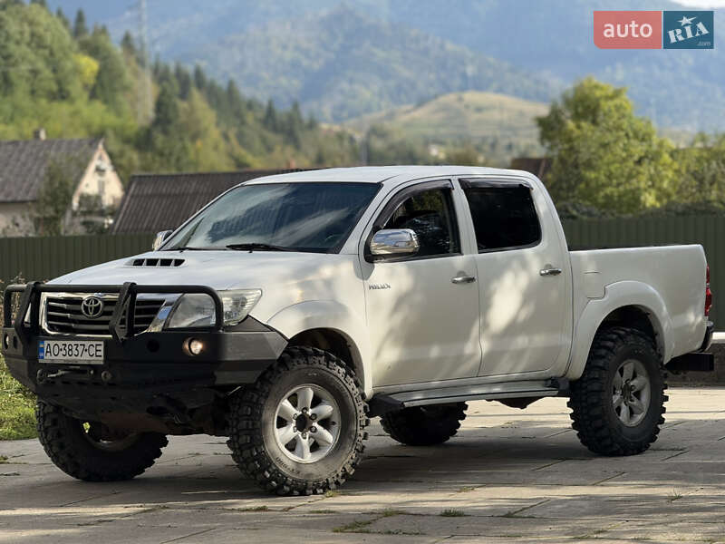 Пікап Toyota Hilux 2011 в Міжгір'ї