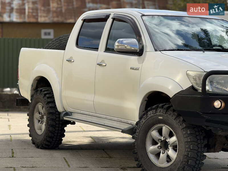 Пікап Toyota Hilux 2011 в Міжгір'ї