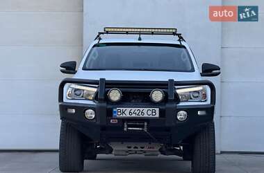 Пикап Toyota Hilux 2016 в 