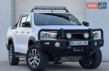 Пикап Toyota Hilux 2016 в Сарнах