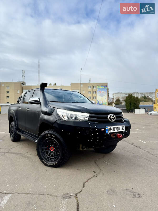 Пикап Toyota Hilux 2016 в Житомире