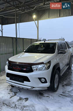 Пикап Toyota Hilux 2016 в Татарбунарах