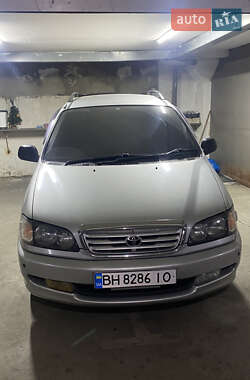 Минивэн Toyota Ipsum 2001 в Одессе
