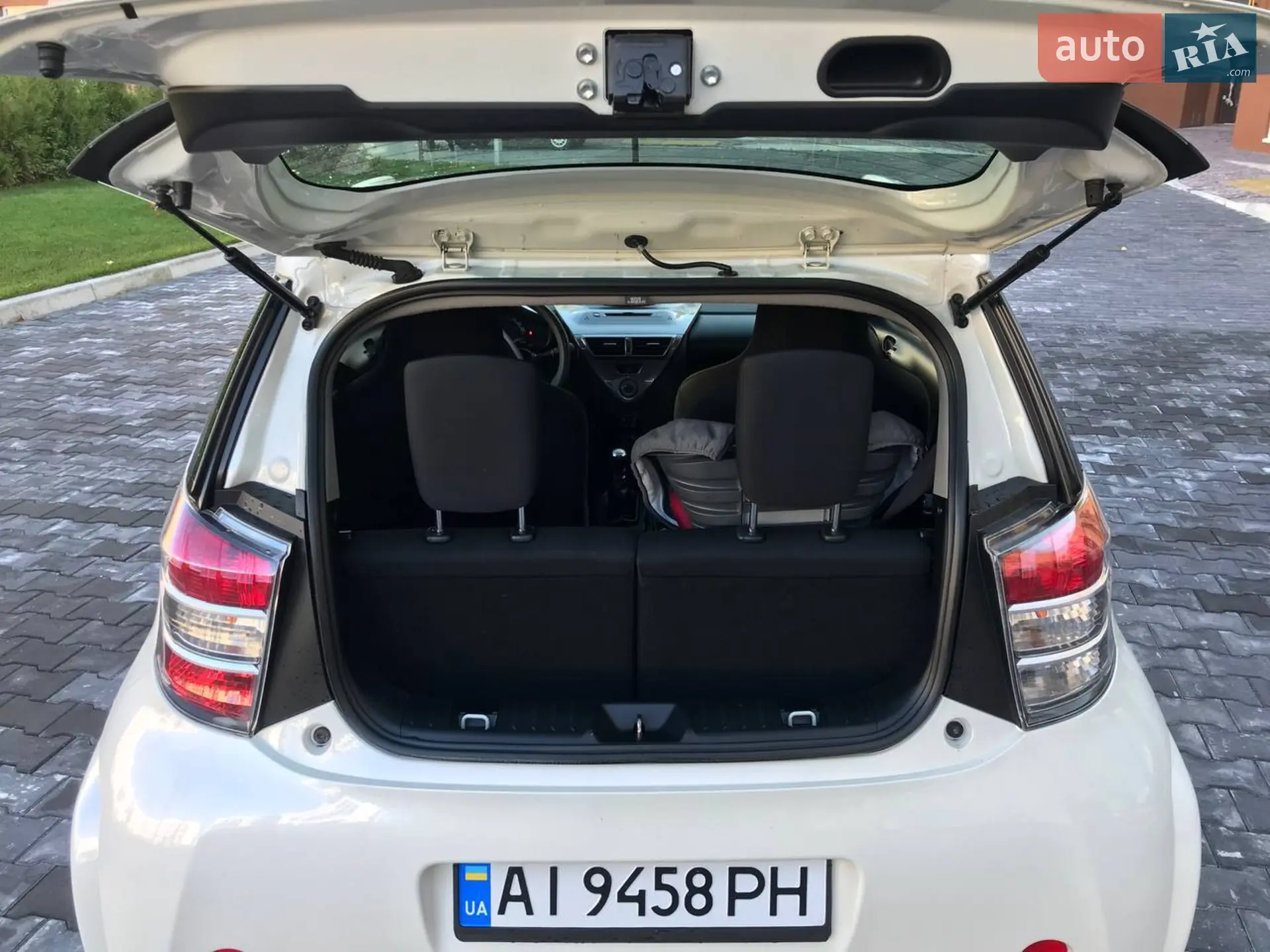 2011 Toyota iQ - мініатюра 4