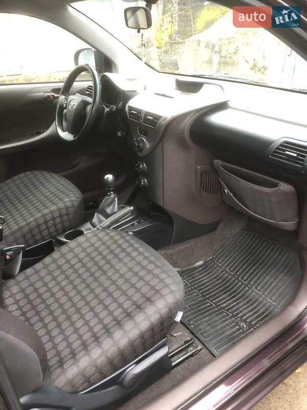 Хетчбек Toyota IQ 2009 в Рівному