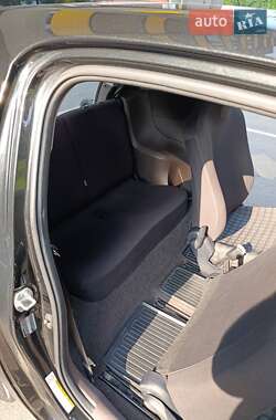 Хэтчбек Toyota IQ 2009 в 