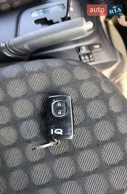 Хэтчбек Toyota IQ 2009 в 