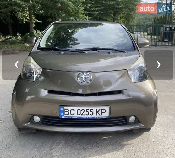 Хэтчбек Toyota IQ 2012 в 
