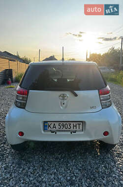 Хэтчбек Toyota IQ 2009 в 
