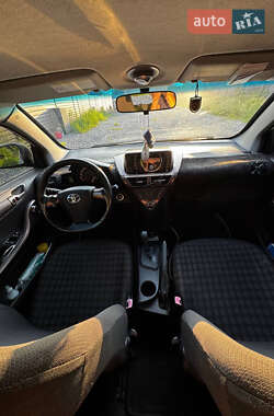 Хэтчбек Toyota IQ 2009 в 