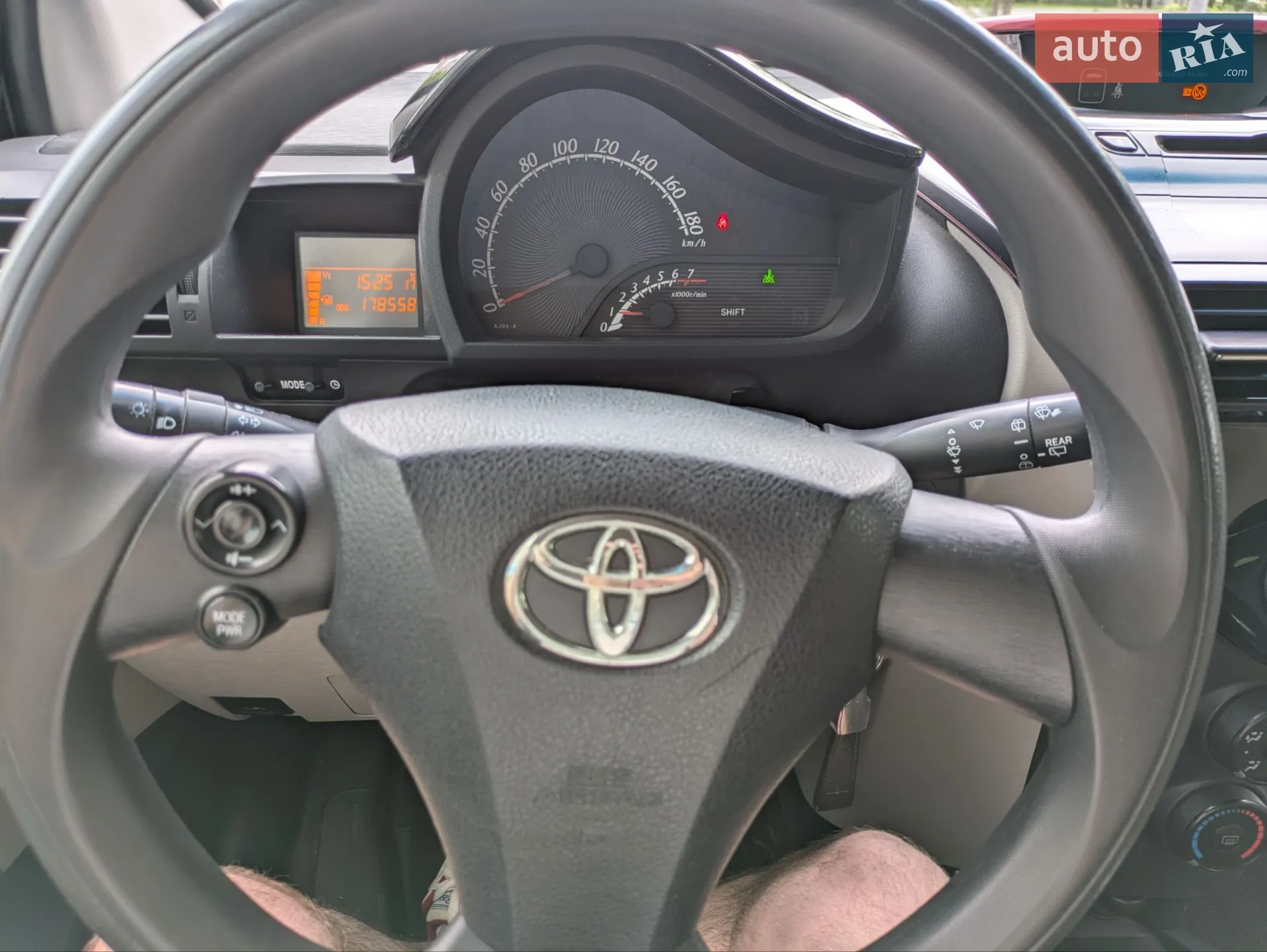 2011 Toyota iQ - мініатюра 11