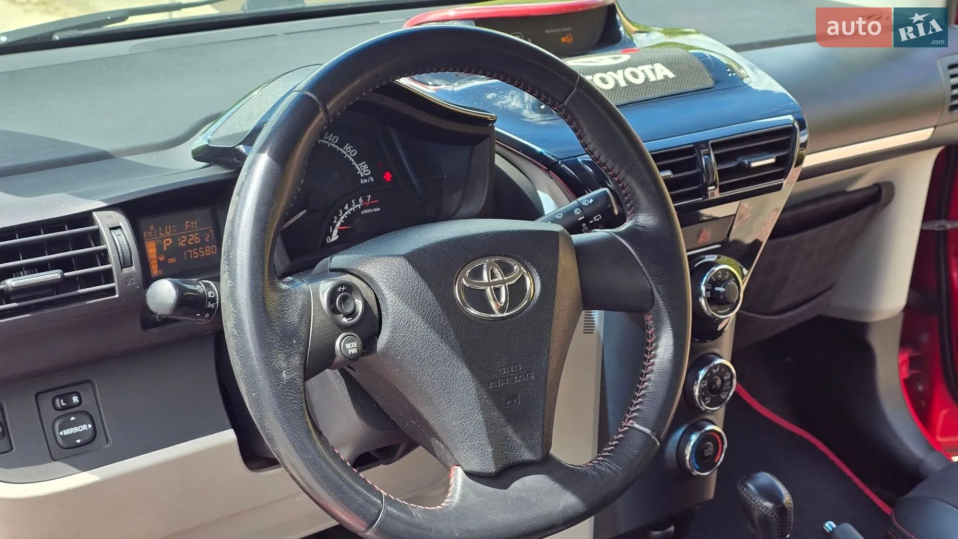 2011 Toyota iQ - мініатюра 7