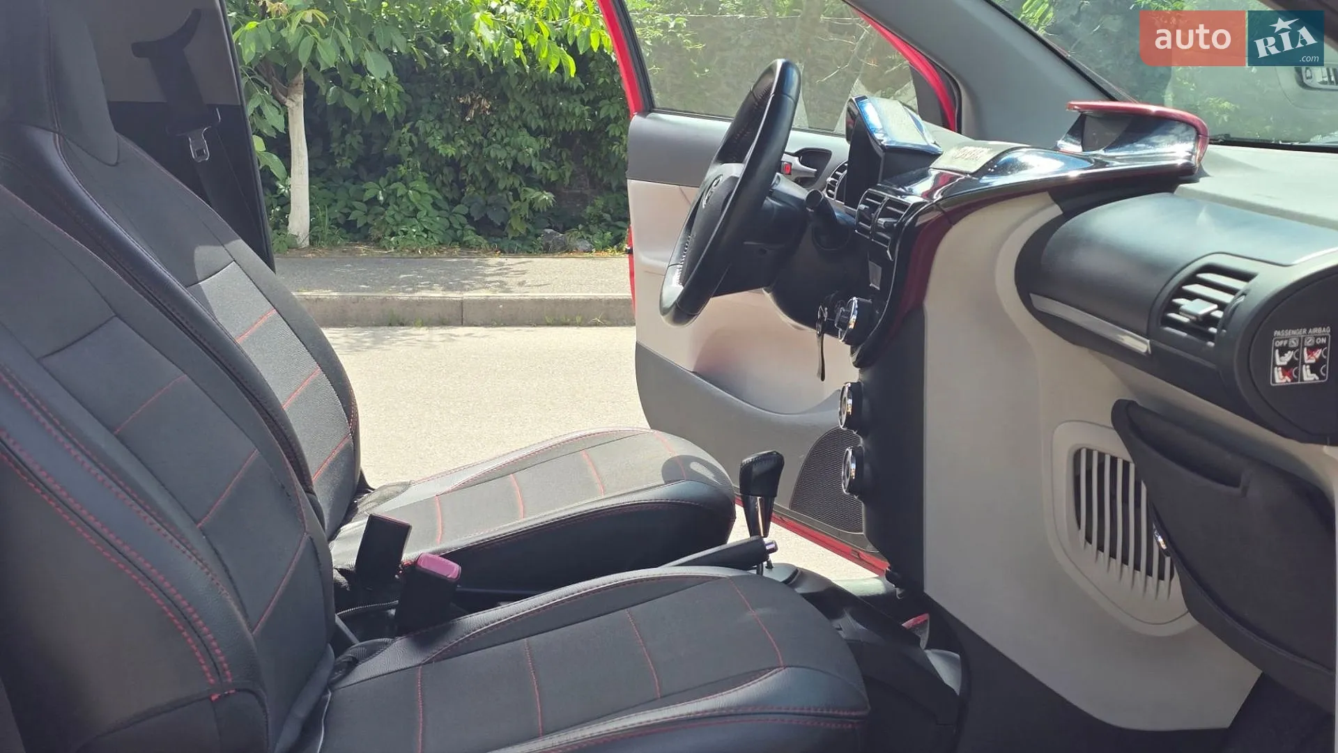 2011 Toyota iQ - мініатюра 14