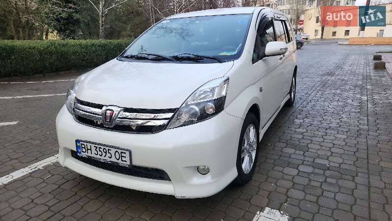 Минивэн Toyota Isis 2011 в Черноморске фото 3 Минивэн Toyota Isis 2011 в Черноморске