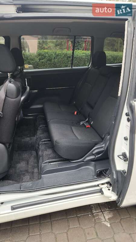 Минивэн Toyota Isis 2011 в Черноморске фото 8 Минивэн Toyota Isis 2011 в Черноморске