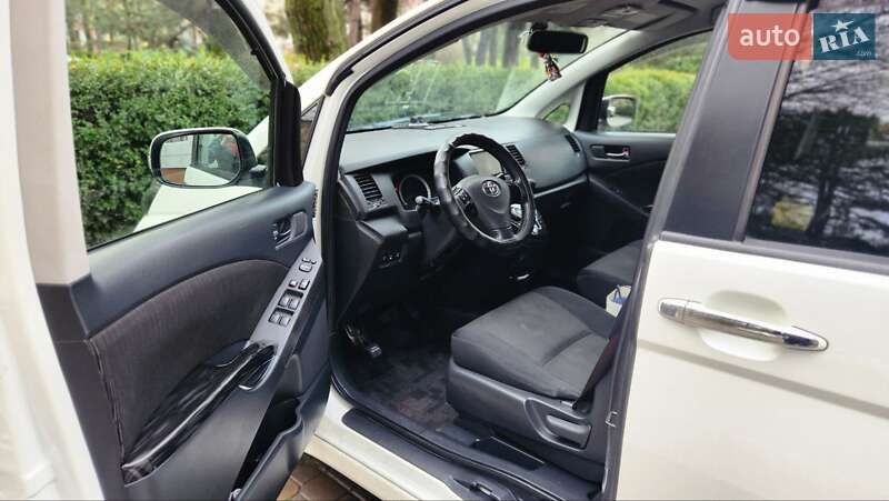 Минивэн Toyota Isis 2011 в Черноморске фото 9 Минивэн Toyota Isis 2011 в Черноморске