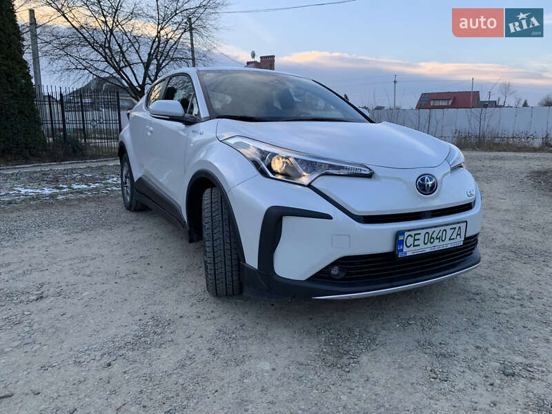 Позашляховик / Кросовер Toyota Izoa 2022 в Чернівцях