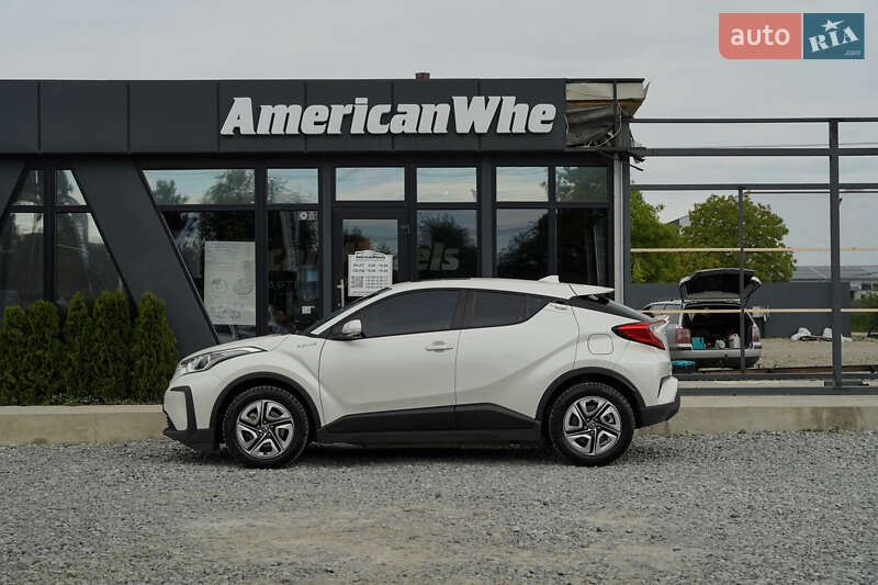 Позашляховик / Кросовер Toyota Izoa 2021 в Чернівцях
